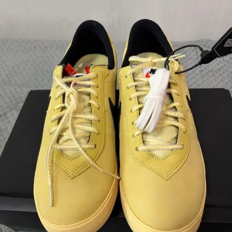 [BUNJANG] Nike Astrograbber Soft Yellow and Black / 나이키 아스트로그래버 소프트 옐로우 앤 블랙