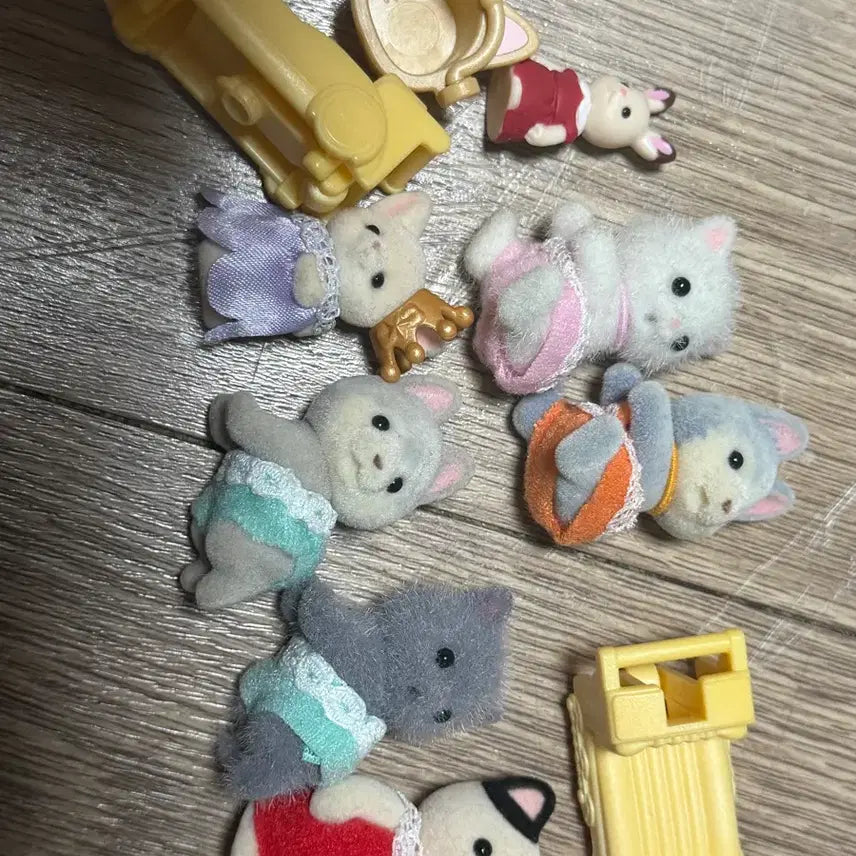 [BUNJANG] Sylvanian Families Cat, Fox, Dog, Rabbit Bundle Set (Unsealed) / 실바니안 패밀리 고양이 여우 강아지 개 토끼 개봉 일괄