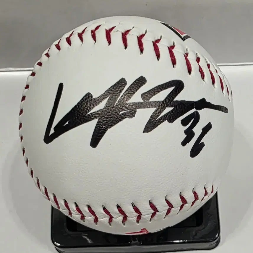 [BUNJANG] Lee Ho-yeon Kia Logo Ball Signed Ball / 이호연 기아 로고볼 싸인볼