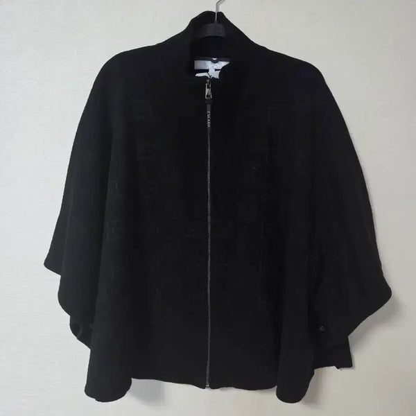 [BUNJANG] Escada Cashmere Jacquard Knit Cape / 에스까다 캐시미어 니트케이프66.77