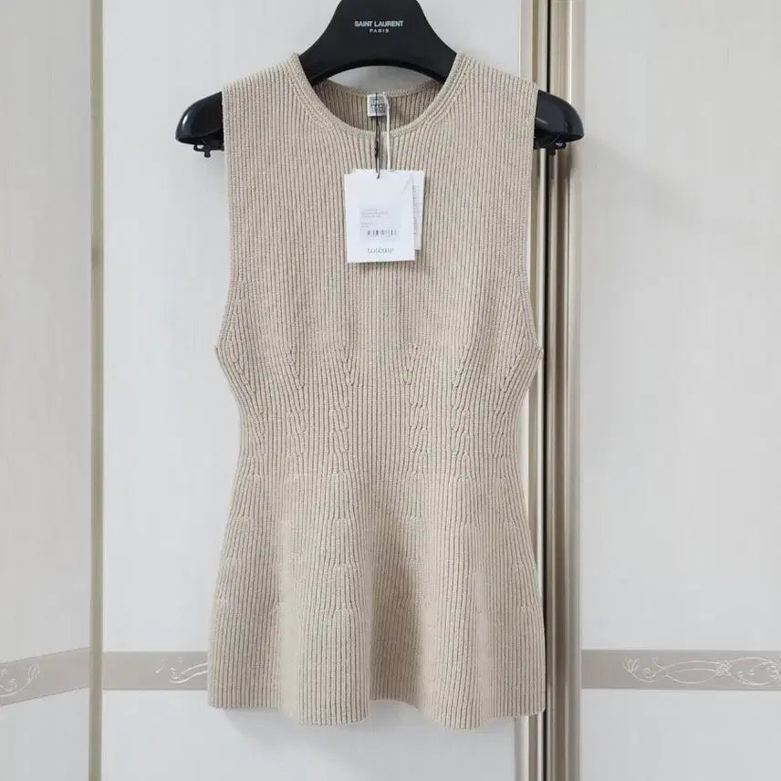 [BUNJANG] Toteme Sleeveless Peplum Knit Top / TOTEME 토템 슬리브리스 페플럼 니트 탑 . 새상품