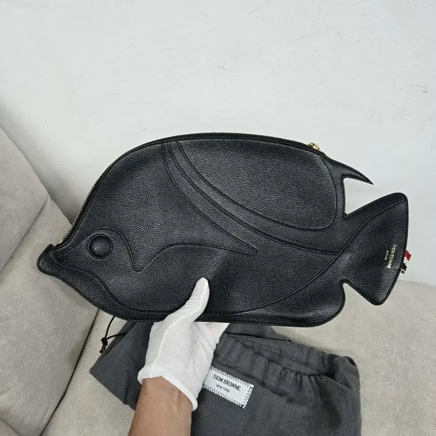 [BUNJANG] Thom Browne Fish Clutch Bag / [보증서 정품] 톰브라운 피쉬 클러치백