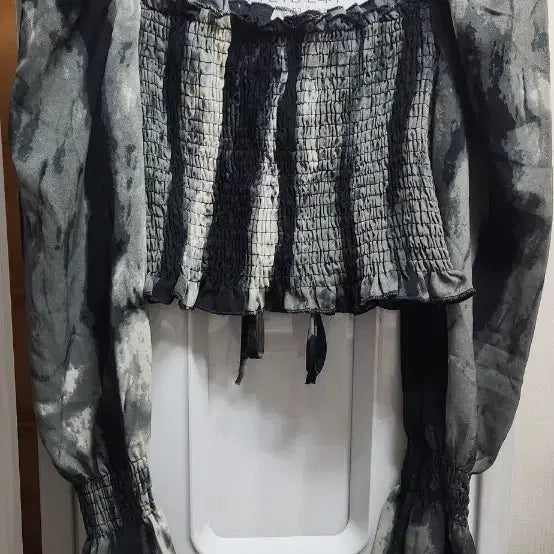 [BUNJANG] Patterned Smocked Puff Sleeve Top Blouse / 탑 블라우스