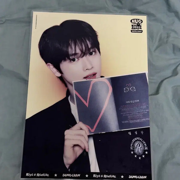 [BUNJANG] RIIZE Sungchan Hug Poster / 라이즈 성찬 허그 포스터