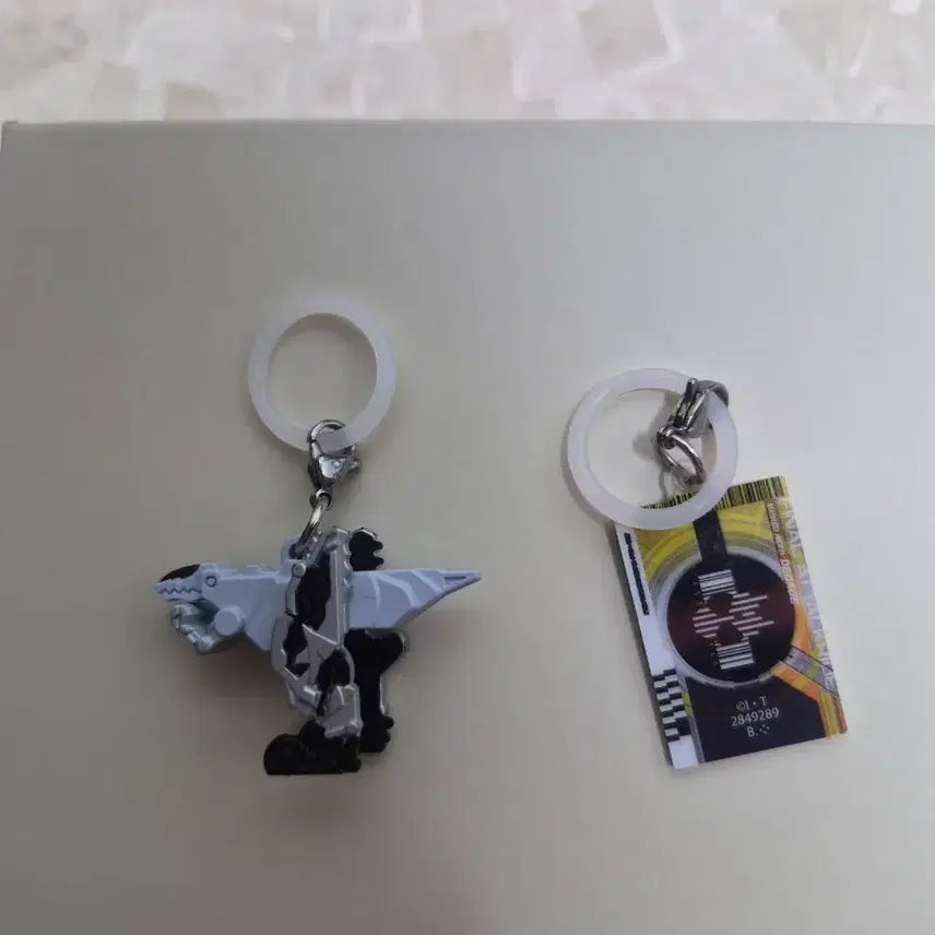 [BUNJANG] Kamen Rider Keychain Set (Dinosaur & Card) / 가면라이더 키링 2종 일괄로 팝니다 ( 신상, 가챠 )