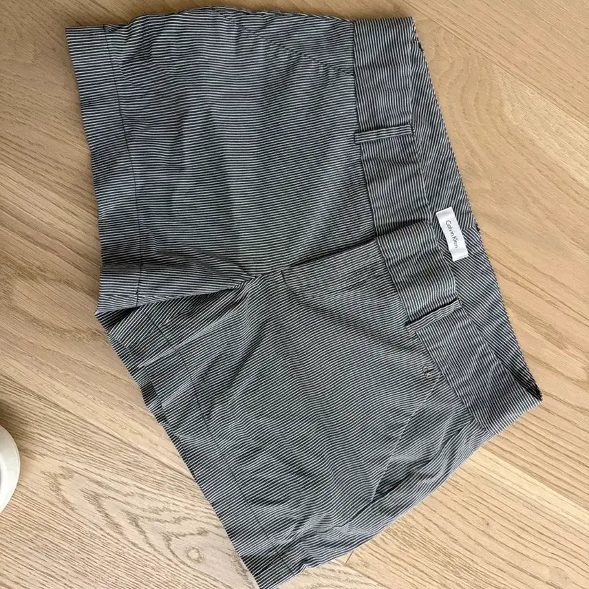 [BUNJANG] Calvin Klein Women's Pinstripe Shorts / 캘빈클라인 스트라이프 반바지