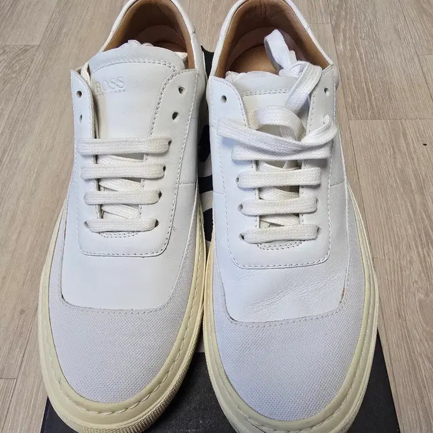 [BUNJANG] BOSS White Leather Sneakers Size 280 / BOSS 화이트 레더 스니커즈