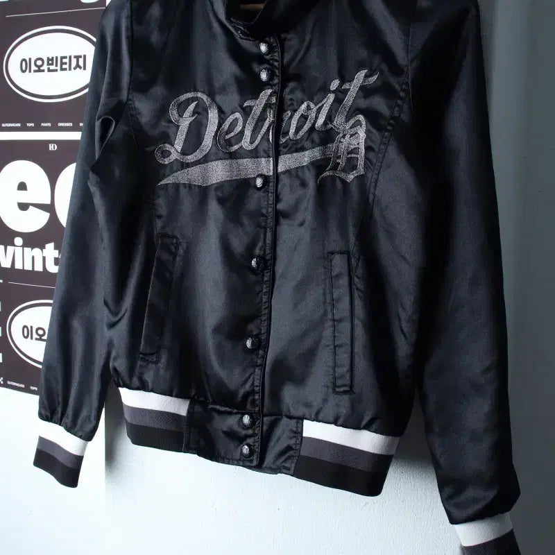 [BUNJANG] MLB Varsity Satin Zip-Up Windbreaker Jacket / W(S) MLB 엠엘비 집업 바람막이 점퍼자켓 바시티 새틴-H37589