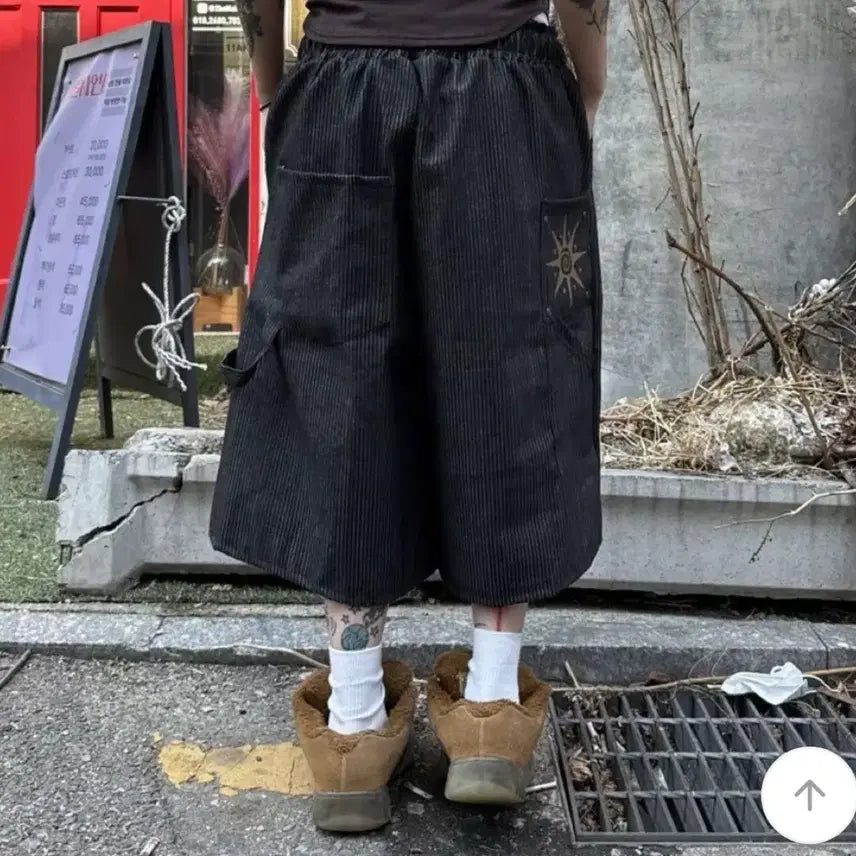 [BUNJANG] Ablley KIDO Wide Frame Rivet Print Balloon Bermuda Denim Pants / 에이블리 키도 와이드 프레임 리벳 나염 벌룬 버뮤다 데님 팬츠 교신