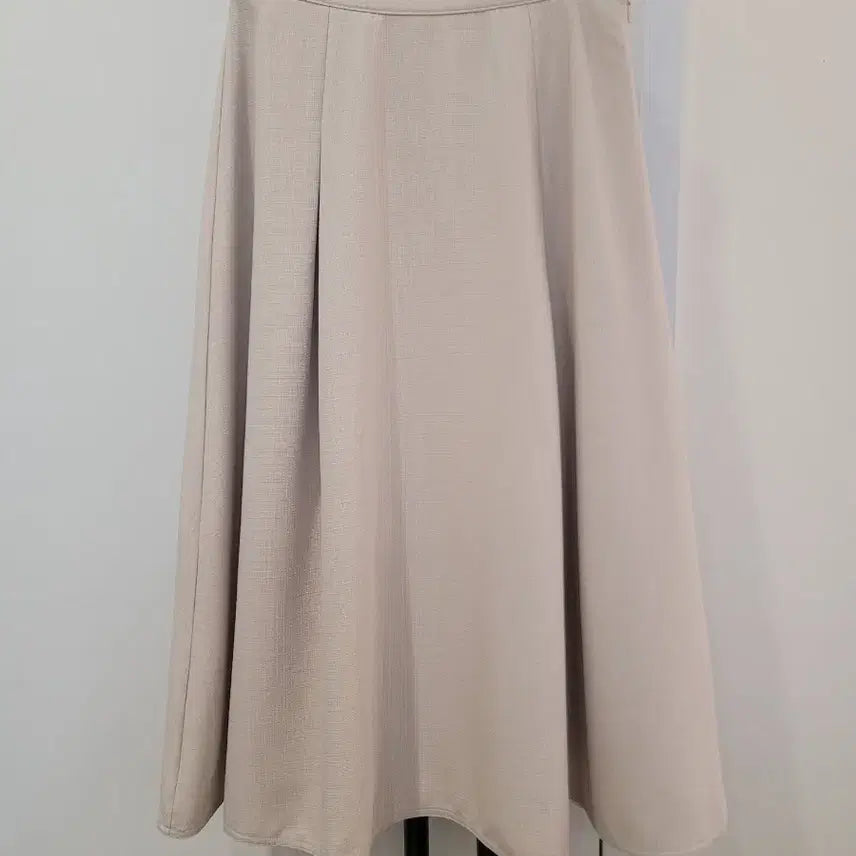 [BUNJANG] Anna Diva Pintuck Flare Long Skirt (Beige, Size M) / 안나디바 핀턱 플레어 롱스커트 M사이즈