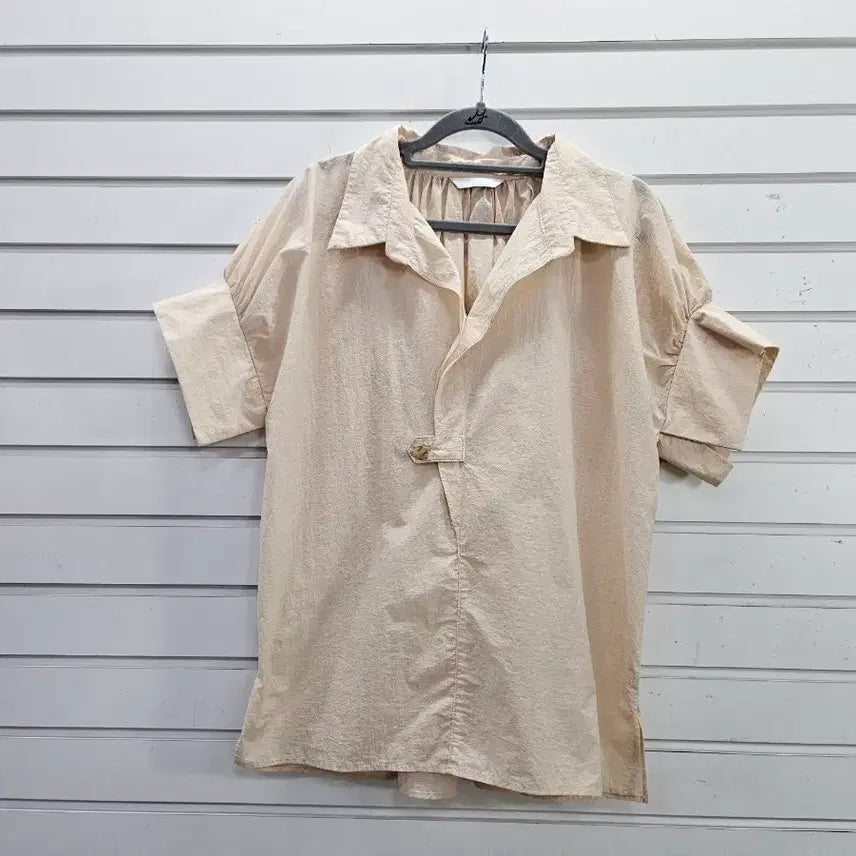 [BUNJANG] Boutique Beige Sleeve Slit Collar Blouse Size 77 / 연베이지  소매트임 카라 블라우스 77/보물찾기천사
