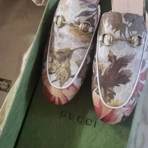 [BUNJANG] Gucci Flora Pattern Heart Detail Mules - Size 37.5 / 구찌 플로라 패턴 하트 장식 뮬 37.5