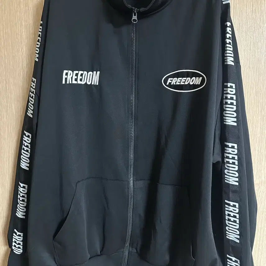 [BUNJANG] Freedom Lettering Zip-up 3XL / 프리덤 레터링 집업 3xl