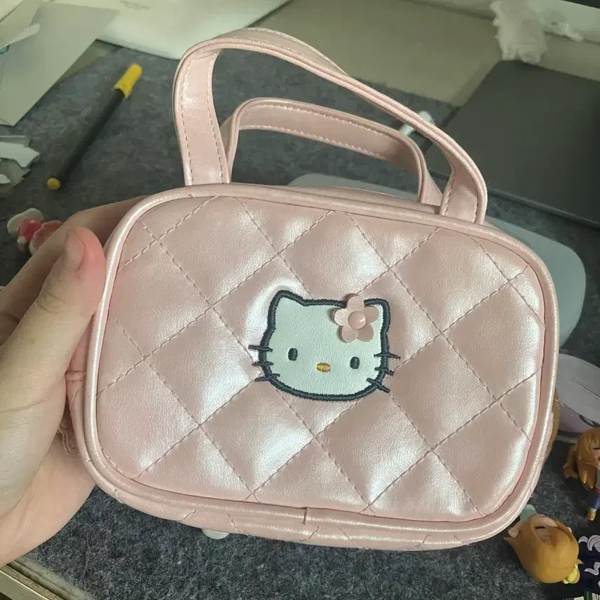 [BUNJANG] 1997 Quilting Classic Kitty Pouch with Classic Kitty Strap / 퀄팅 고전 키티 파우치 1997년 고전키티스트랩