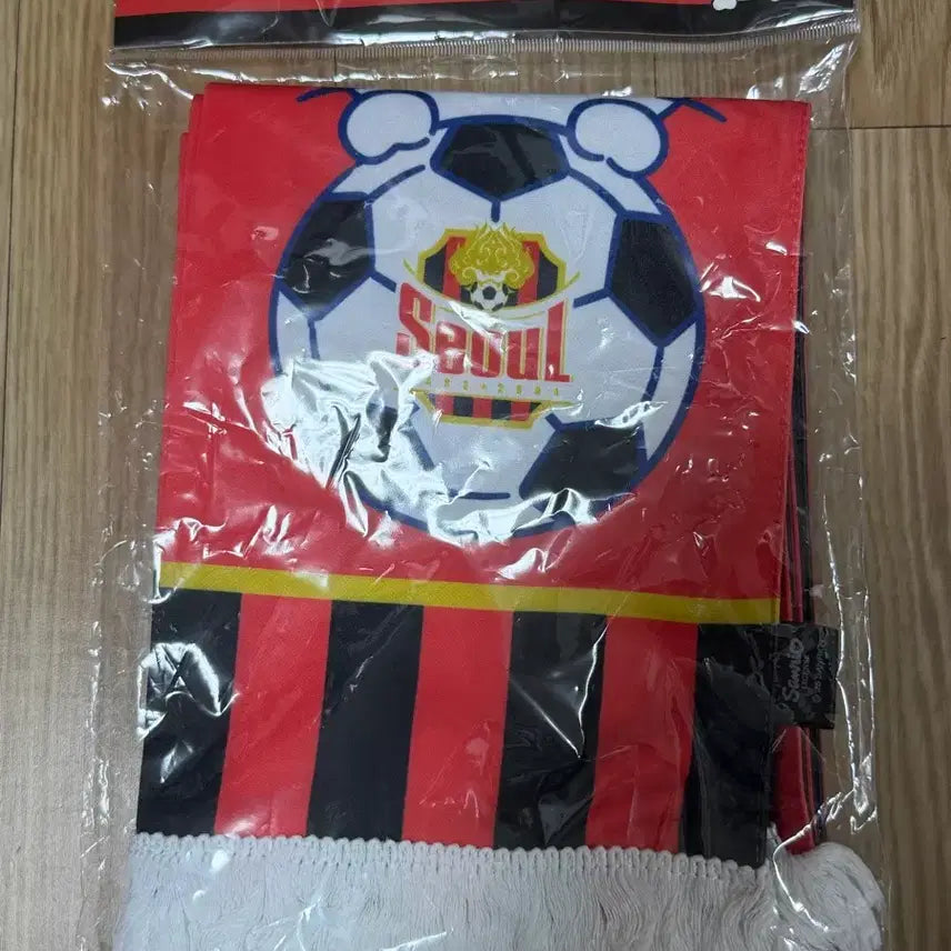 [BUNJANG] FC Seoul Hello Kitty Collaboration Scarf / FC서울 헬로키티 머플러