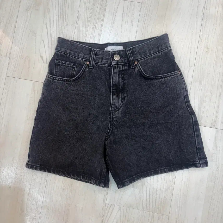 [BUNJANG] MANGO Black Washed Denim Shorts EUR34 / MANGO 망고 데님 반바지 청반바지 측청