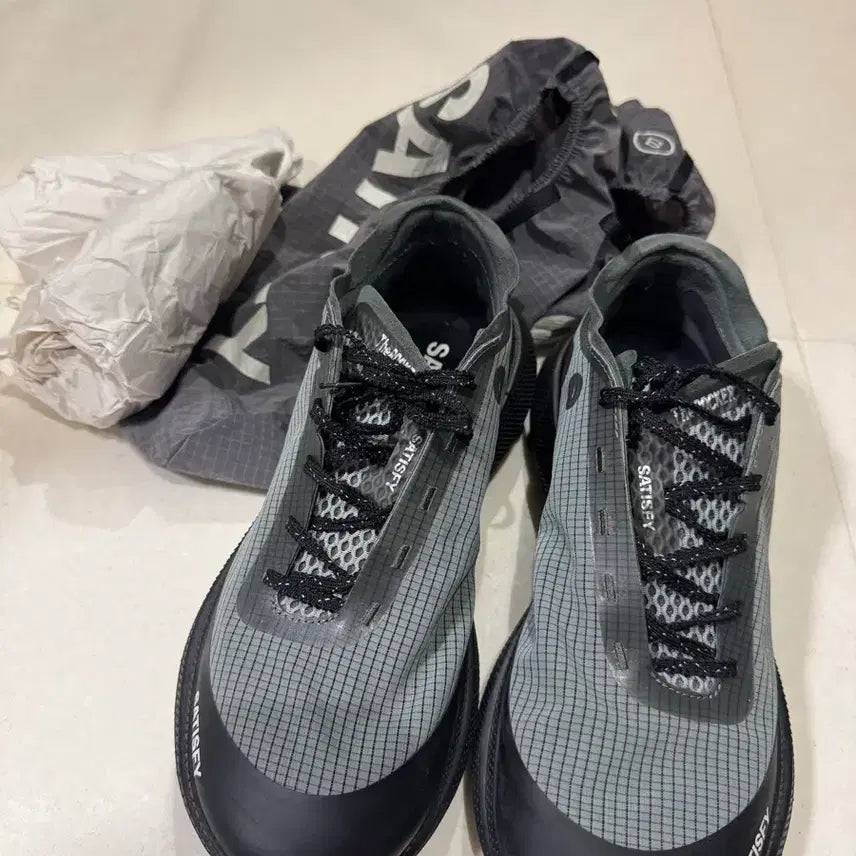 [BUNJANG] SATISFY The Locker 240 Running Shoes / SATISFY 새티스파이 더라커 240