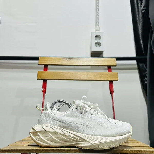 [BUNJANG] Asics NovaBlast 4 Women's Running Shoes / 240) 아식스 러닝화 여성 여자 런닝화 노바블라스트 4