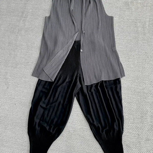 [BUNJANG] Pleated Vest & Navy Pleated Pants Set / 그레이 플리츠 베스트 & 네이비 플리츠 팬츠 세트
