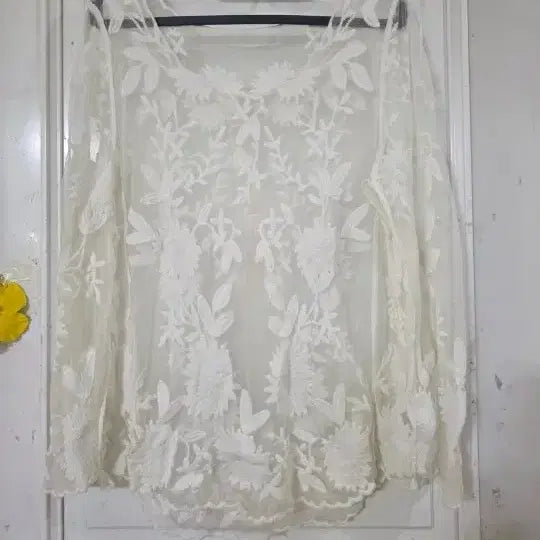 [BUNJANG] Elegant Lace Blouse / 가을  고급스러운 디자인이쁜  레이스  블라우스. 깨끗해요