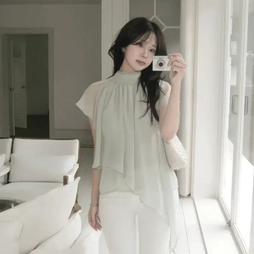 [BUNJANG] Mintcore Han Yuju Style Tie Blouse / 민트코어 한유주st 타이 블라우스