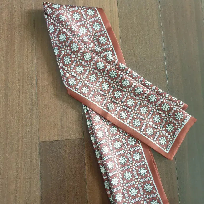 [BUNJANG] Vintage Pattern Scarf Brown / 빈티지 패턴 스카프 브라운 새상품
