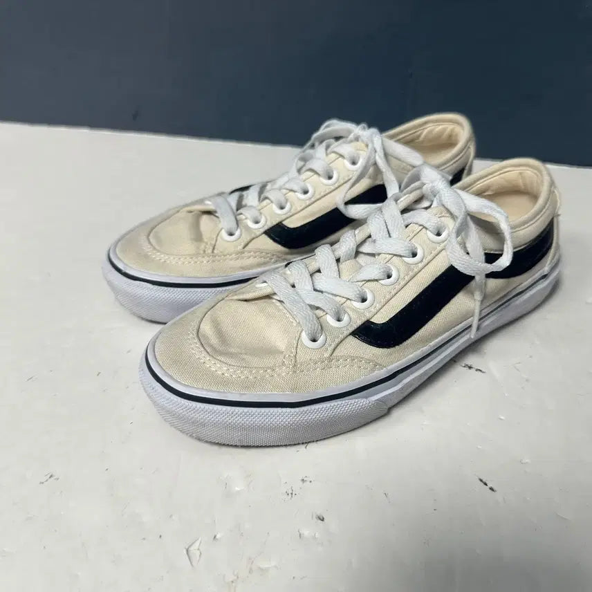 [BUNJANG] Vans Stance Ivory Sneakers (Size 220) / 220 반스 스탠스 아이보리 스니커즈