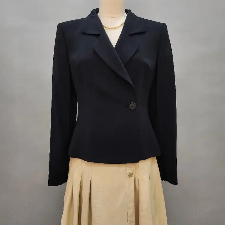 [BUNJANG] Giorgio Armani Virgin Wool Single Button Black Jacket 40 / 조르지오 아르마니 싱글 버튼 자켓