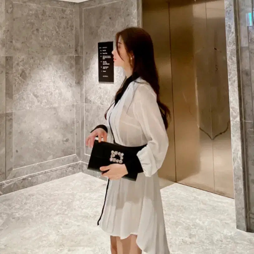 [BUNJANG] Bless Shop Asymmetrical Color-Block Collar Dress / 원가 120000원)블레스샵 하객룩 언발 배색 카라 원피스