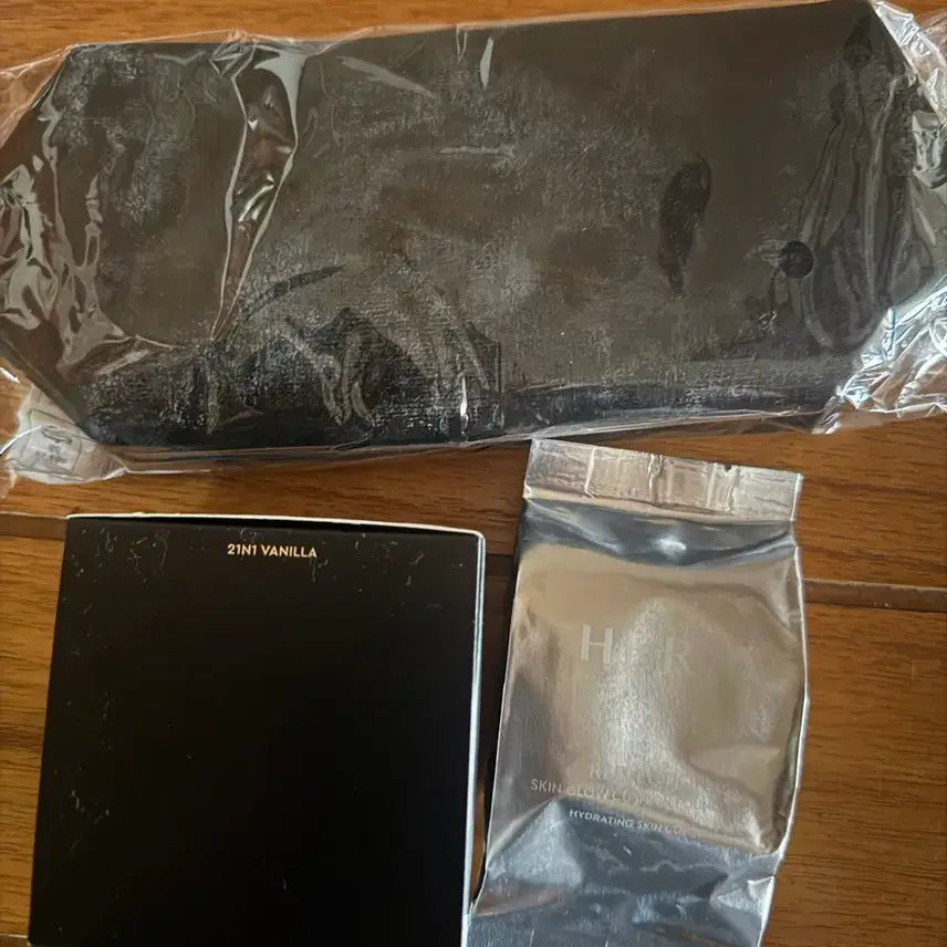 [BUNJANG] Hera Black Cushion Foundation Set with Refill, Pouch, and Mini 5g / 헤라 블랙 쿠션 파운데이션 본품+리필+파우치+미니 5g