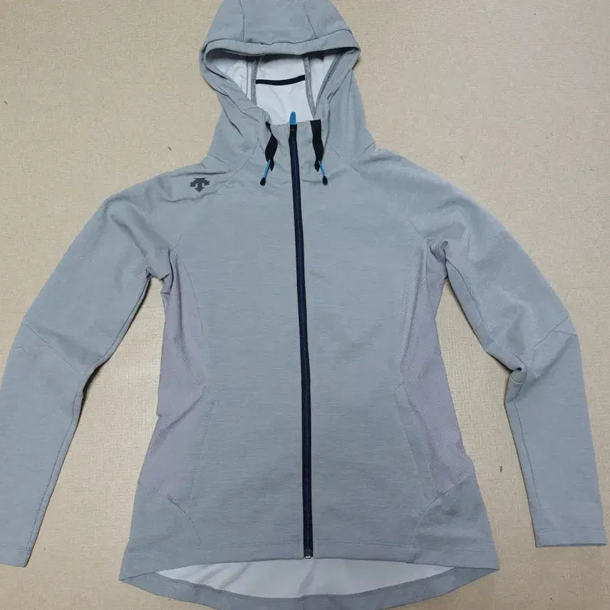 [BUNJANG] Descente Women's Gray Hooded Jumper Training Jacket Size 90 / 데상트/후드점퍼 그레이 90/트레이닝복/후드집업 여성/38266