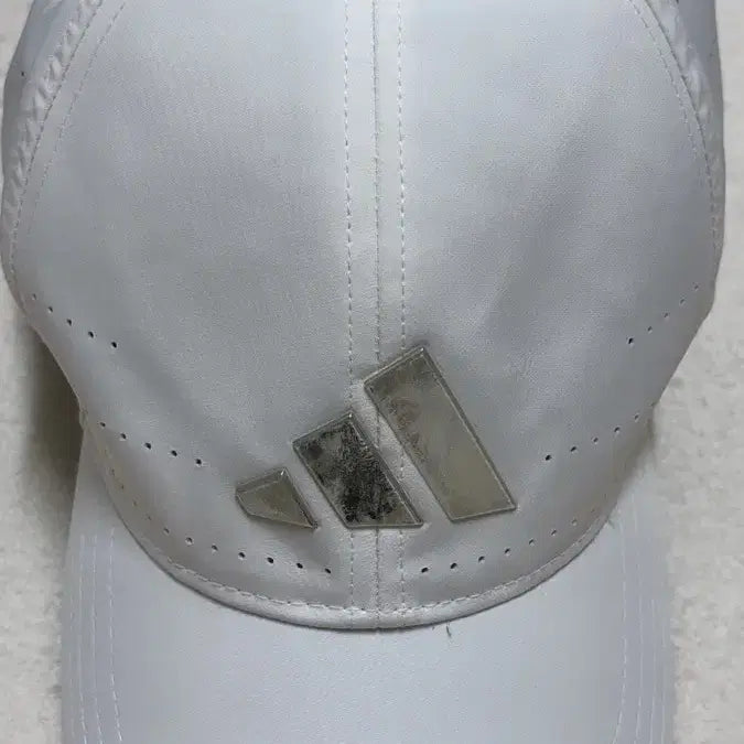 [BUNJANG] Adidas Tour Metal Logo Cap White / 아디다스 투어 메탈 로고 캡 화이트