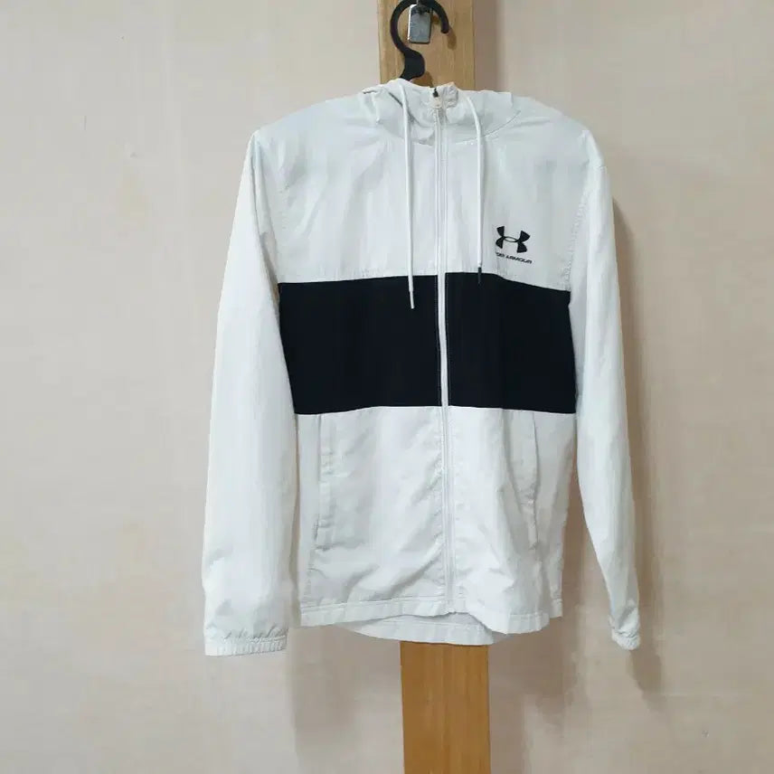 [BUNJANG] Under Armour Windbreaker White/Black Men's Size 95 / 언더아머 바람막이 M 화이트/블랙 95