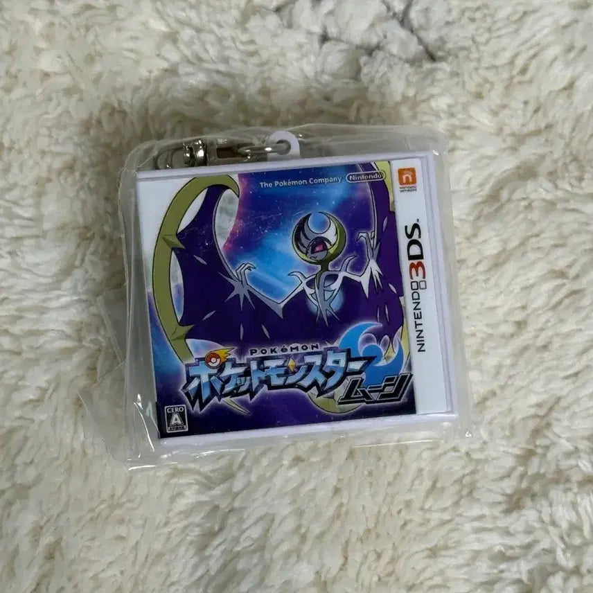 [BUNJANG] Pokemon Moon Cartridge Keychain / [포켓몬스터 문]닌텐도 카트리지 키링 문 카트리지 포켓몬스터 문 30주년 패키지 카트리지 키링