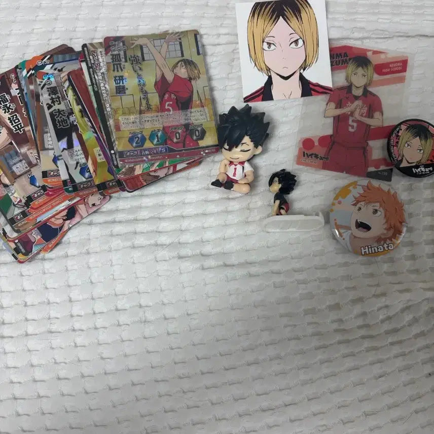 [BUNJANG] Haikyuu!! Goods Set (Cards, Mini Figures, Badges, etc.) / 하이큐 굿즈 세트 (카드, 미니피규어, 뱃지 등)