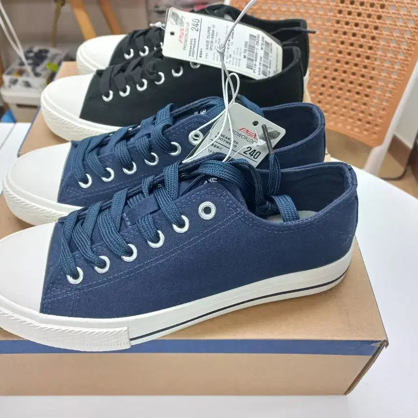 [BUNJANG] Pro-Worldcup Sneakers Navy/Black Size 240 (2 Pairs) / Pro-Worldcup 스니커즈 남색/블랙 240 두켤레 새상품