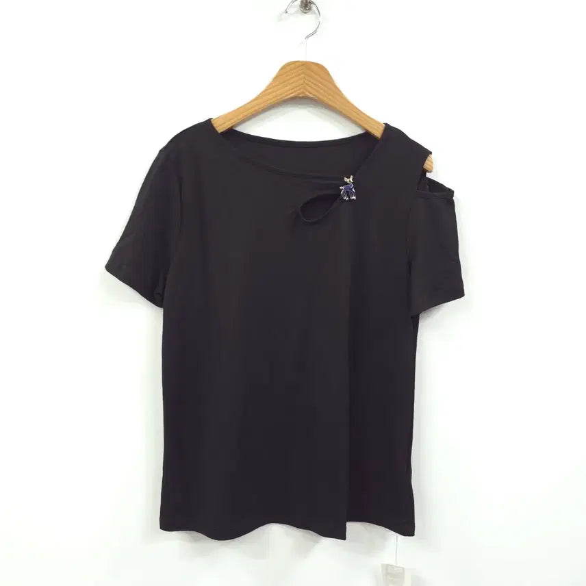 [BUNJANG] Women's Split Shoulder Brooch T-Shirt / 수입) 새상품 여성 트임 브로치 티셔츠 - F