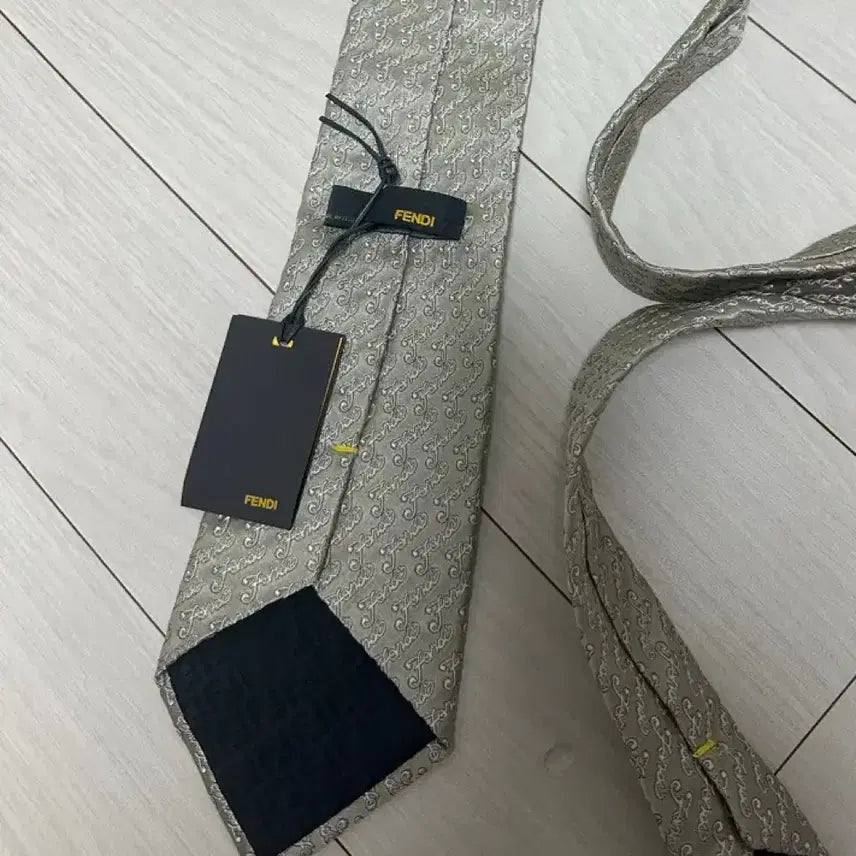 [BUNJANG] Fendi Silk Jacquard Necktie Silver / Fendi 펜디 실크 자카드 넥타이