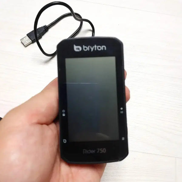 [BUNJANG] Bryton Rider 750 GPS Cycling Computer Bundle with Case, Mount, and Charging Cable / 가성비갑] 브라이튼 라이더 750 GPS 사이클링 속도계 속도계+케이스+마운트+충전케이블 일괄로 팝니다. 택포 9.5만