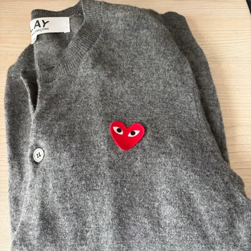 [BUNJANG] Comme des Garçons Play Heart Cardigan Grey / 급처 꼼데가르송 플레이 하트 가디건 그레이
