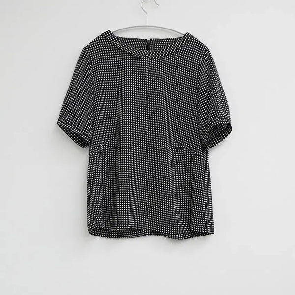 [BUNJANG] Patterned Round Neck Short Sleeve Blouse Black / 패턴 라운드 블랙 반팔 블라우스