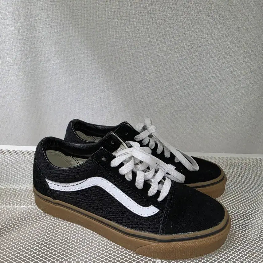 [BUNJANG] Vans Old Skool Black Gum Sole Sneakers / 225반스 올드스쿨 블랙 검솔  -