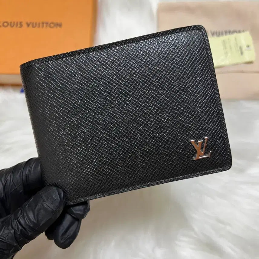 [BUNJANG] Louis Vuitton Taiga Silver Monogram Multiple Wallet / [ OS ] 루이비통 타이가 은장 멀티플 반지갑