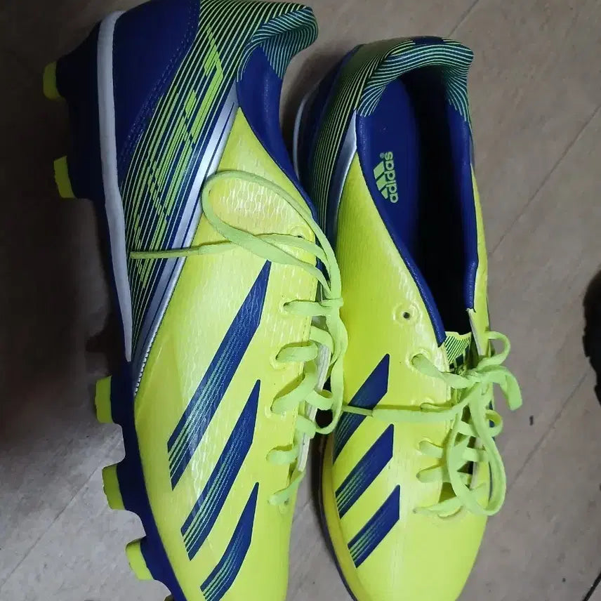 [BUNJANG] Adidas Soccer Cleats (Size 265) / 265 아디다스 축구화