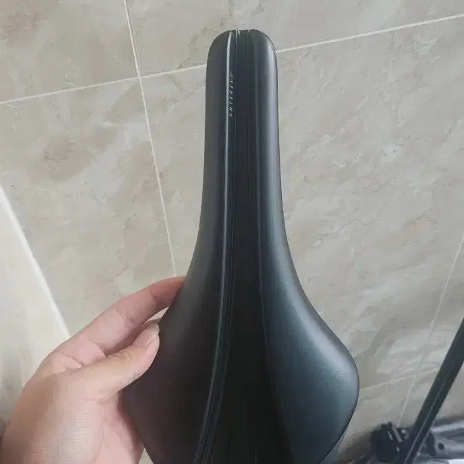 [BUNJANG] Fizik Antares R5 Saddle / 피직 안타레스 r5 안장 판매합니다