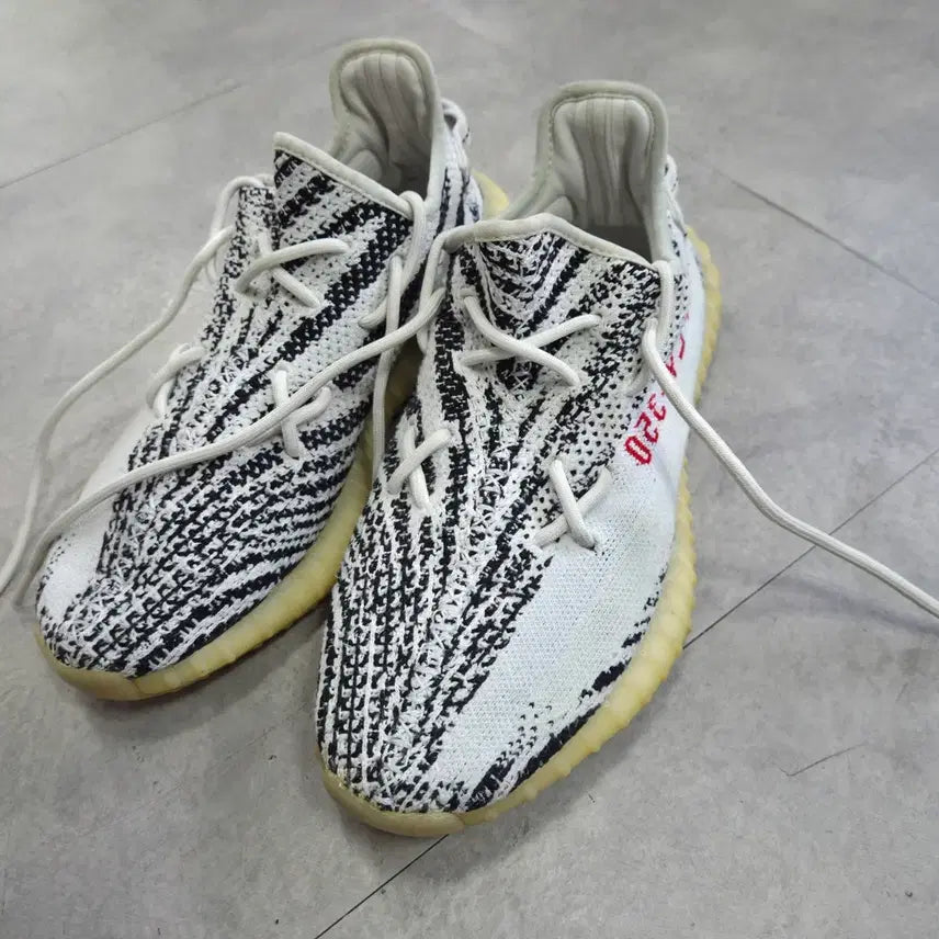 [BUNJANG] Adidas Yeezy Boost 350 V2 Zebra / 아디다스 이지부스트 350 V2  지브라 280