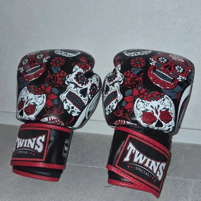 [BUNJANG] Twins Special Skull Red 16oz Boxing Gloves / 트윈스스폐셜 스컬 레드 16온스 복싱글러브