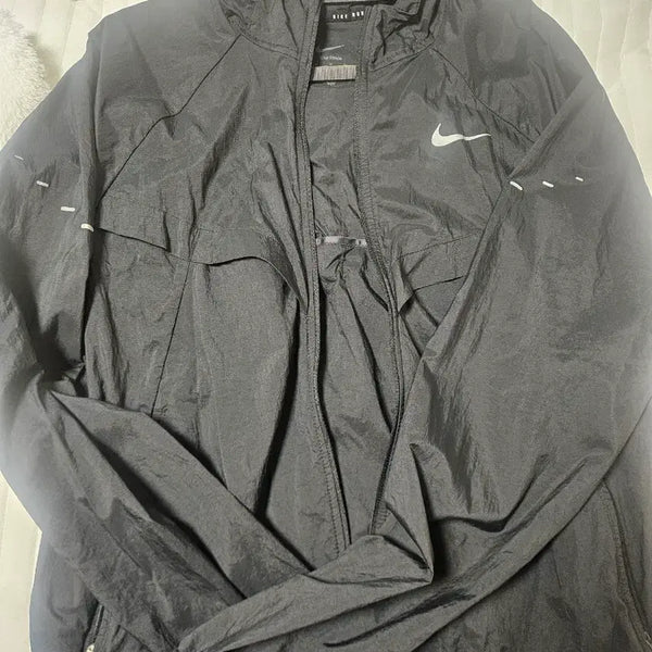[BUNJANG] Nike Stride Repel UV Running Windbreaker Jacket Black / 나이키 스트라이드 리펠UV런닝 바람막이 자켓 블랙