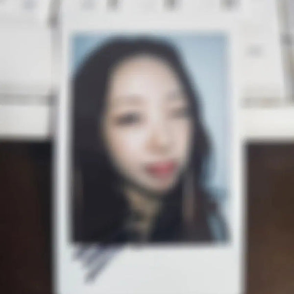 [BUNJANG] Yves Signed Polaroids Photocard / 이브 싸인 폴라