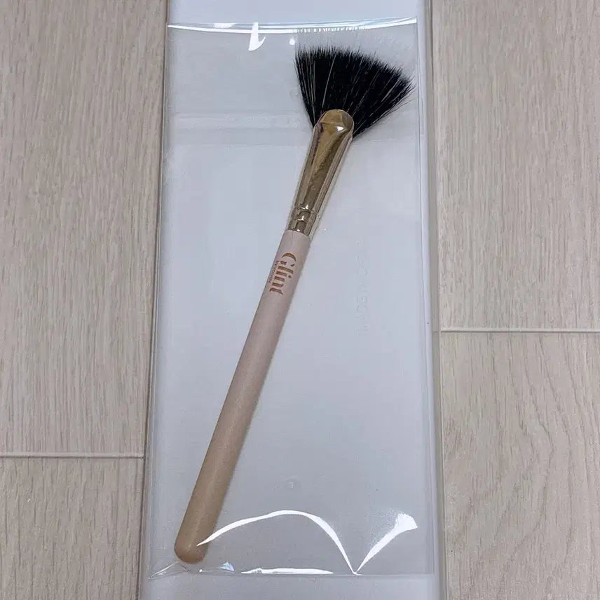 [BUNJANG] Glint Fan Brush / 글린트 팬 브러쉬